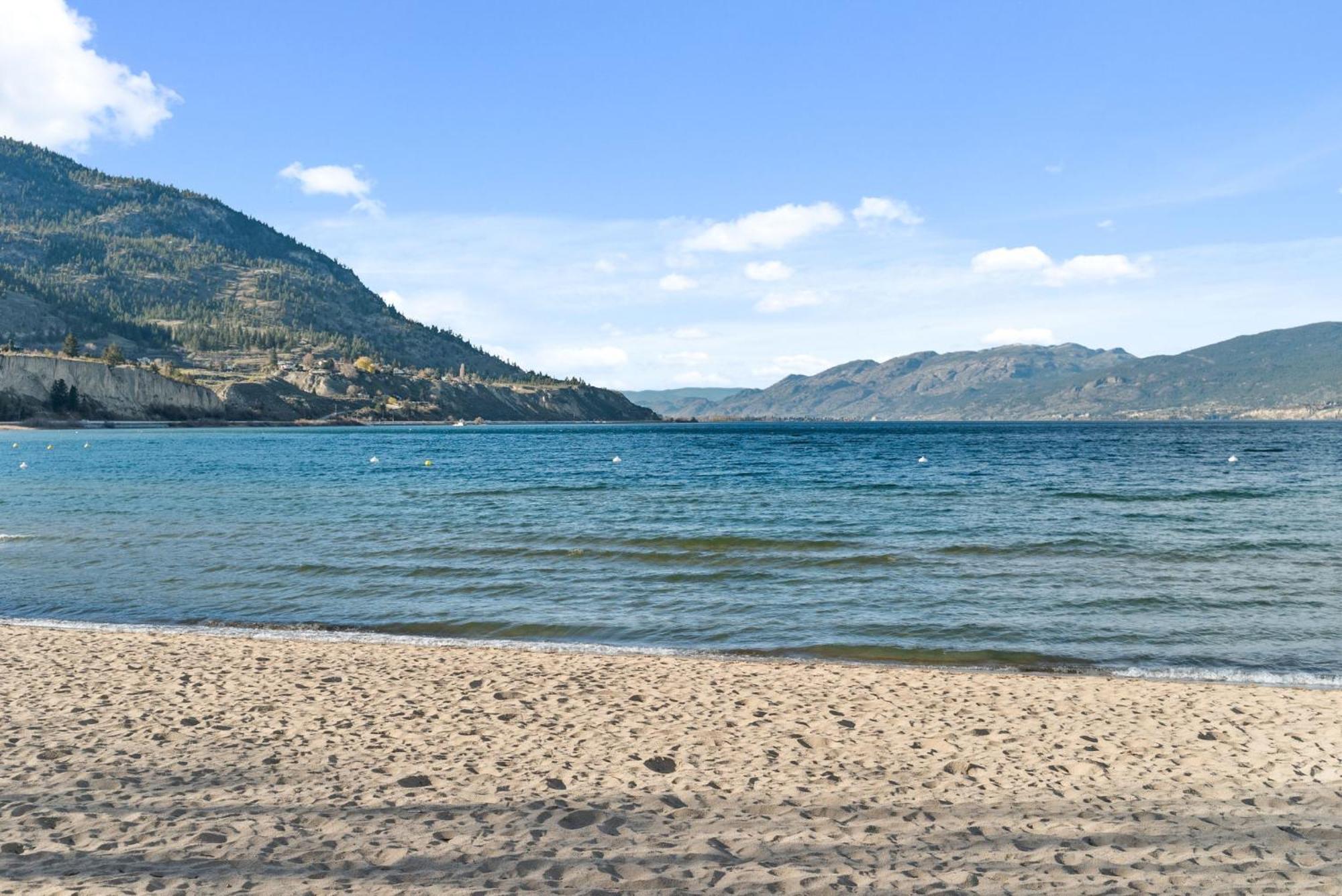 Okanagan Lakefront Resort 펜틱턴 외부 사진